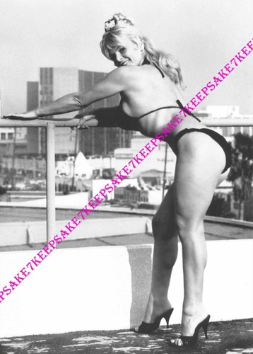 Giovane sex kitten attrice - giovane,